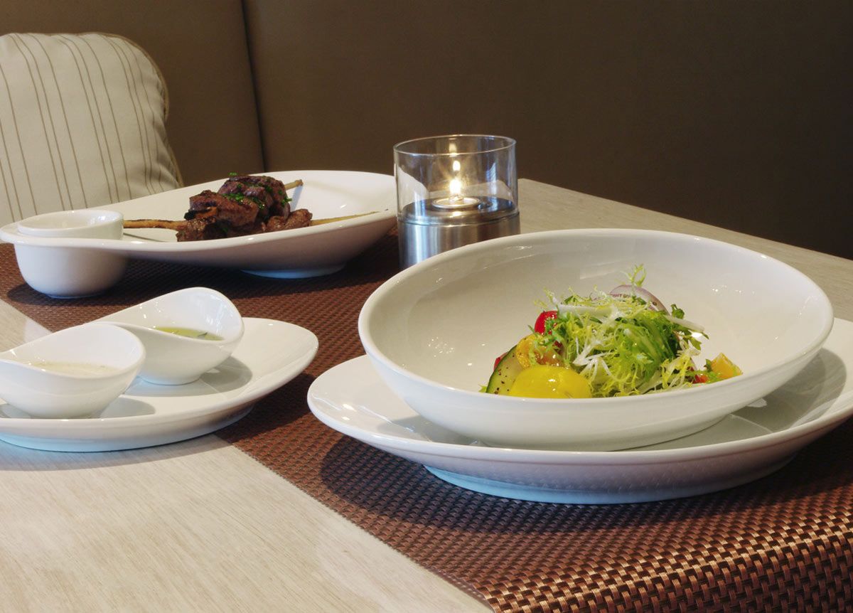 10" Oval Ellipse™ Slanted Bowl - 18 oz