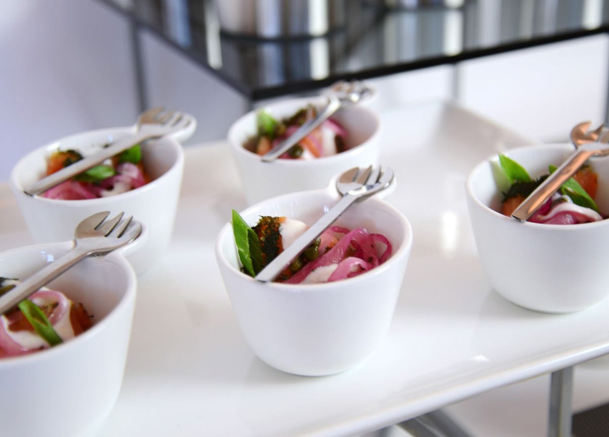 Tenedor Harmony® de acero inoxidable pulido de 4" - Plateado