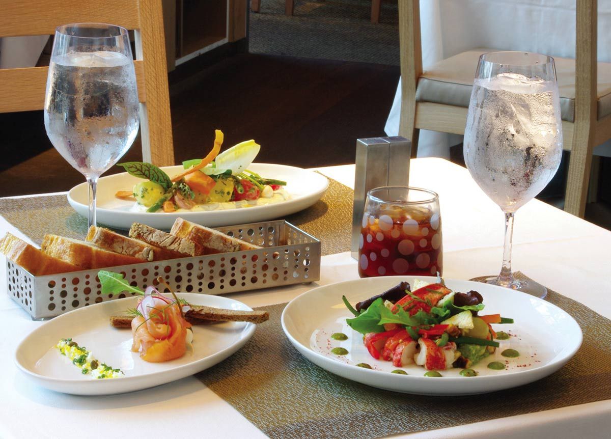 Juego de salero y pimentero cuadrados de acero inoxidable cepillado de 12 cm de alto - 56 g - Plata